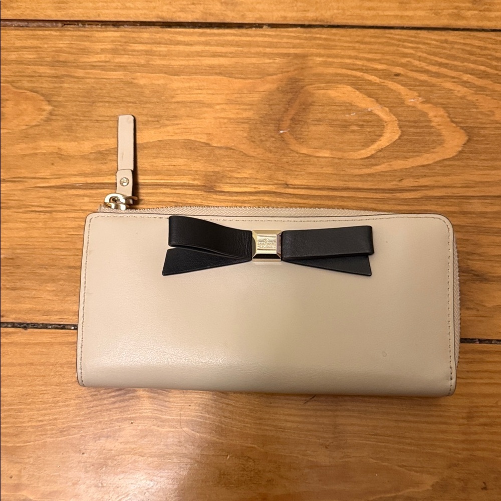 Kate Spade Elegant Cream and Black Bow Wallet